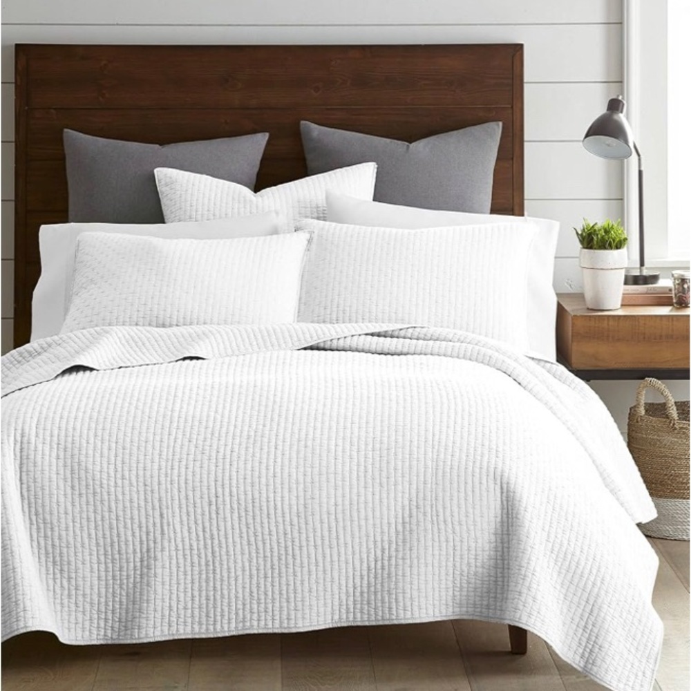 Levtex white cross stitched quilt full/queen